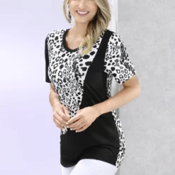 Ausgefallenes Shirt Im Mustermix